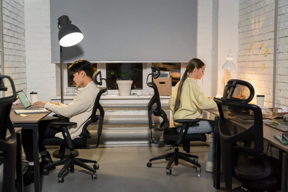Virtual Office vs. Coworking Space: Which Is Right for Me?